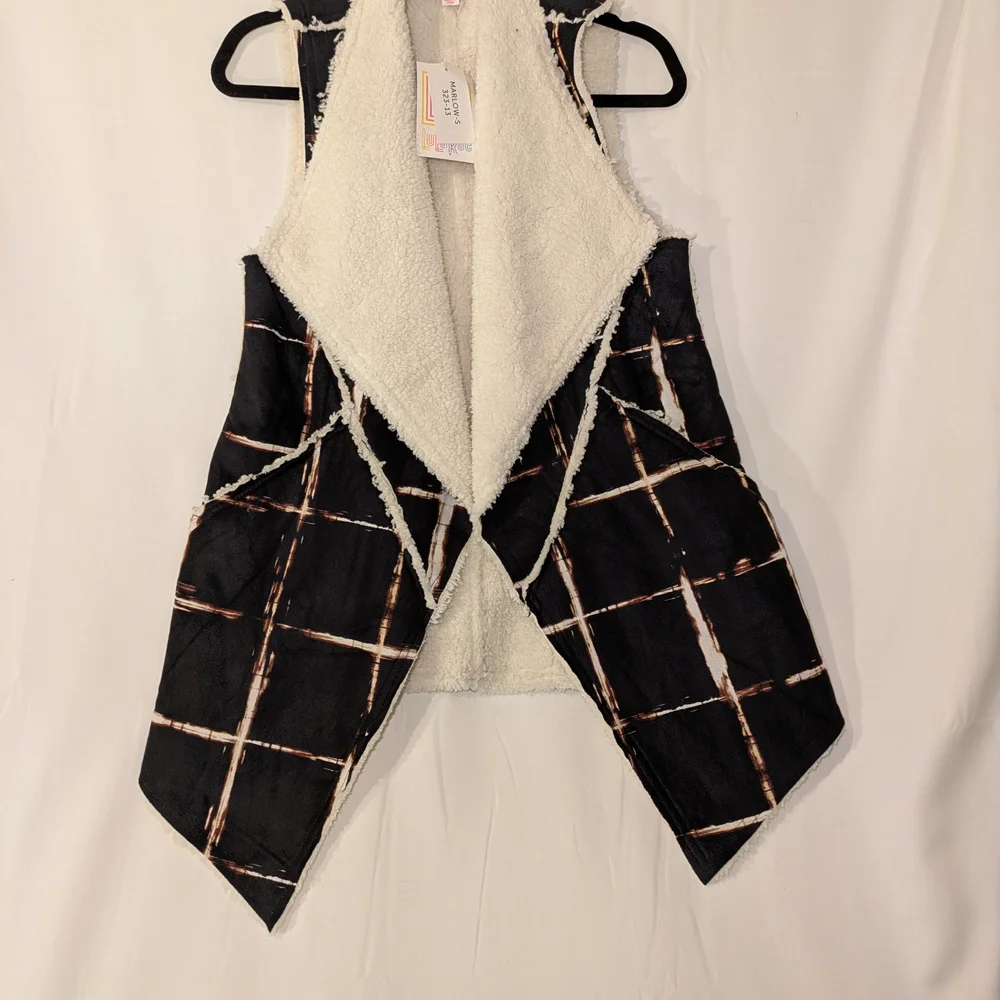 LuLaRoe Marlow Faux Shearling Vest in black/cream plaid NWT Goth SzS - Picture 2 of 7
